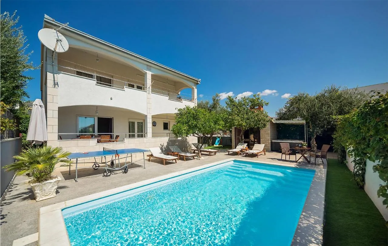 4 Bedroom Amazing Home In Kastel Novi Kastela