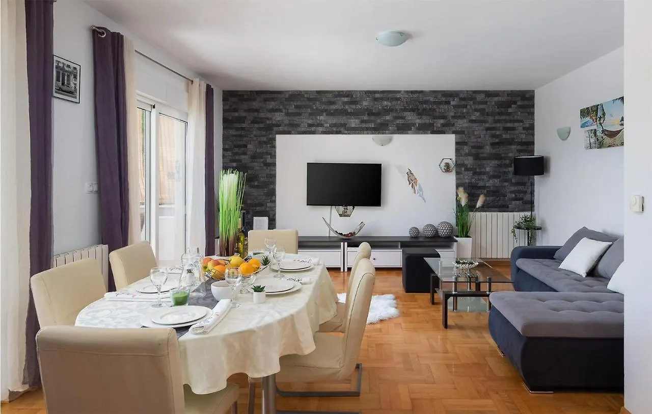 Holiday home 4 Bedroom Amazing Home In Kastel Novi Kastela