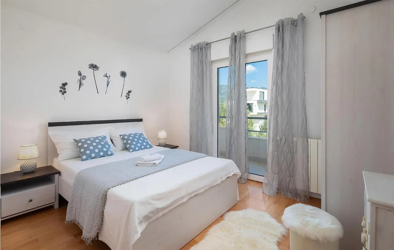 4 Bedroom Amazing Home In Kastel Novi Kastela Holiday home