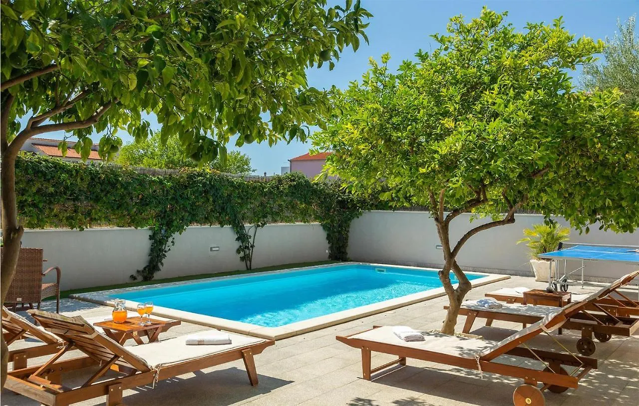 4 Bedroom Amazing Home In Kastel Novi Kastela