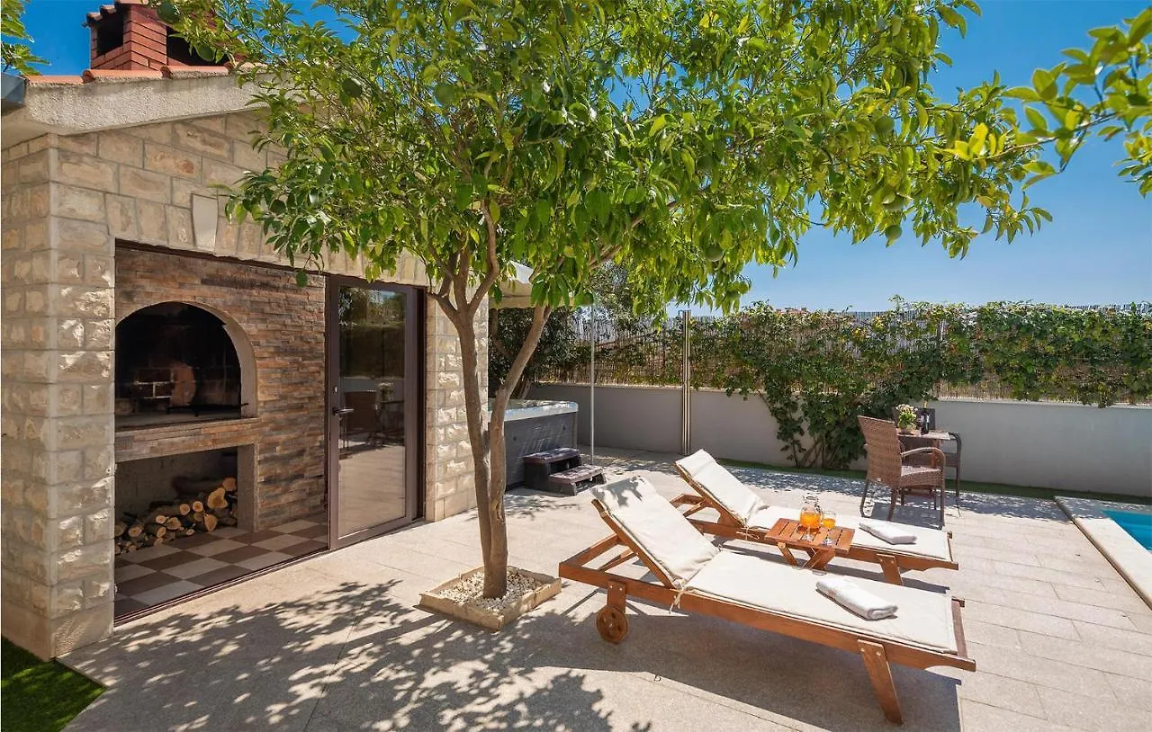 Holiday home 4 Bedroom Amazing Home In Kastel Novi Kastela