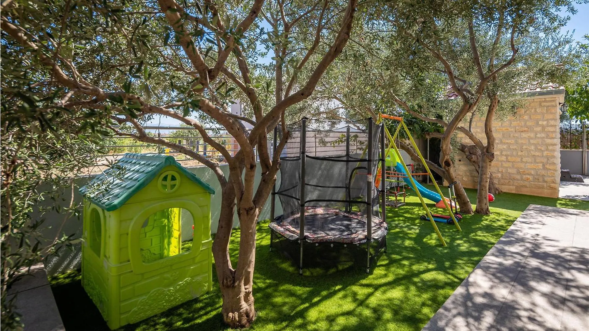 4 Bedroom Amazing Home In Kastel Novi Kastela