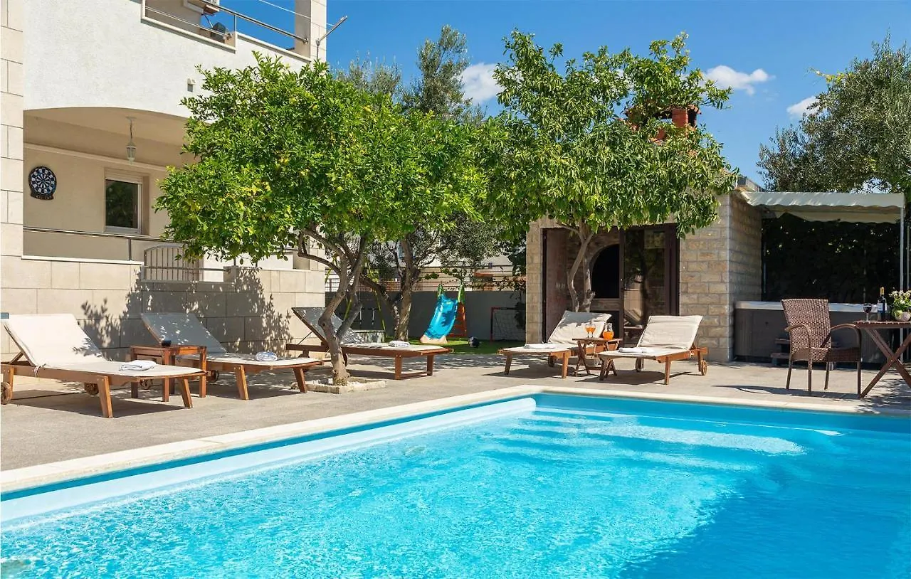 4 Bedroom Amazing Home In Kastel Novi Kastela Holiday home